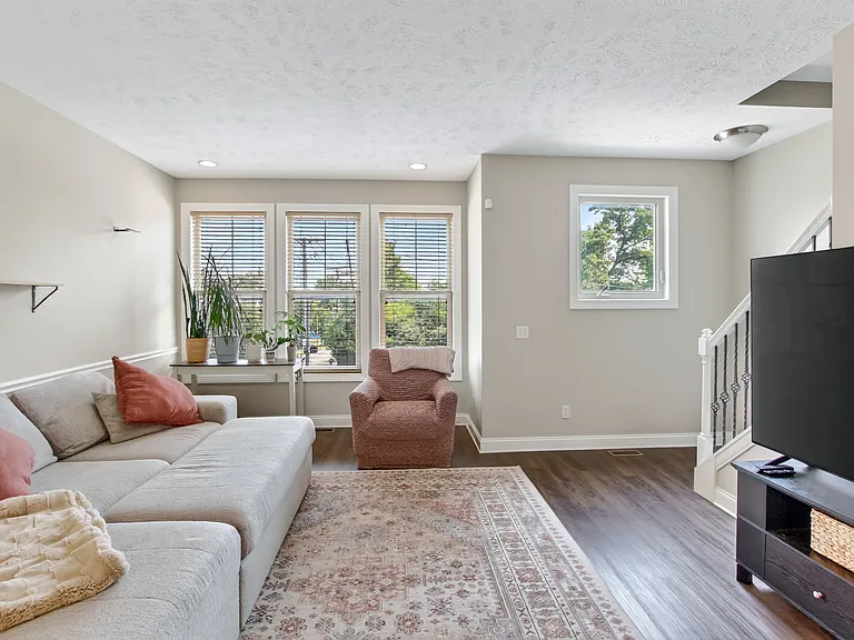 10933 Detroit Ave — Photo 4
