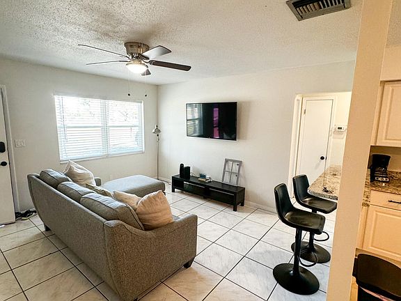5th image of 1295 S Prospect Ave #A