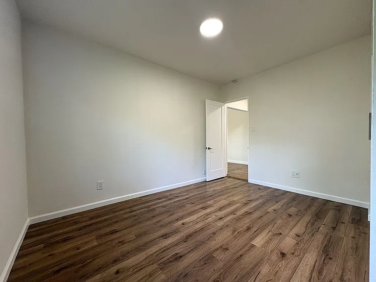 2350 Alameda De Las Pulgas — Photo 11