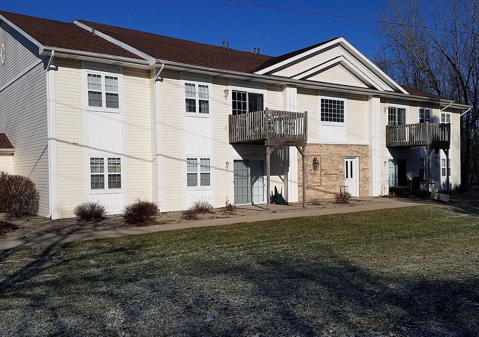 Hickory Manor — Photo 1