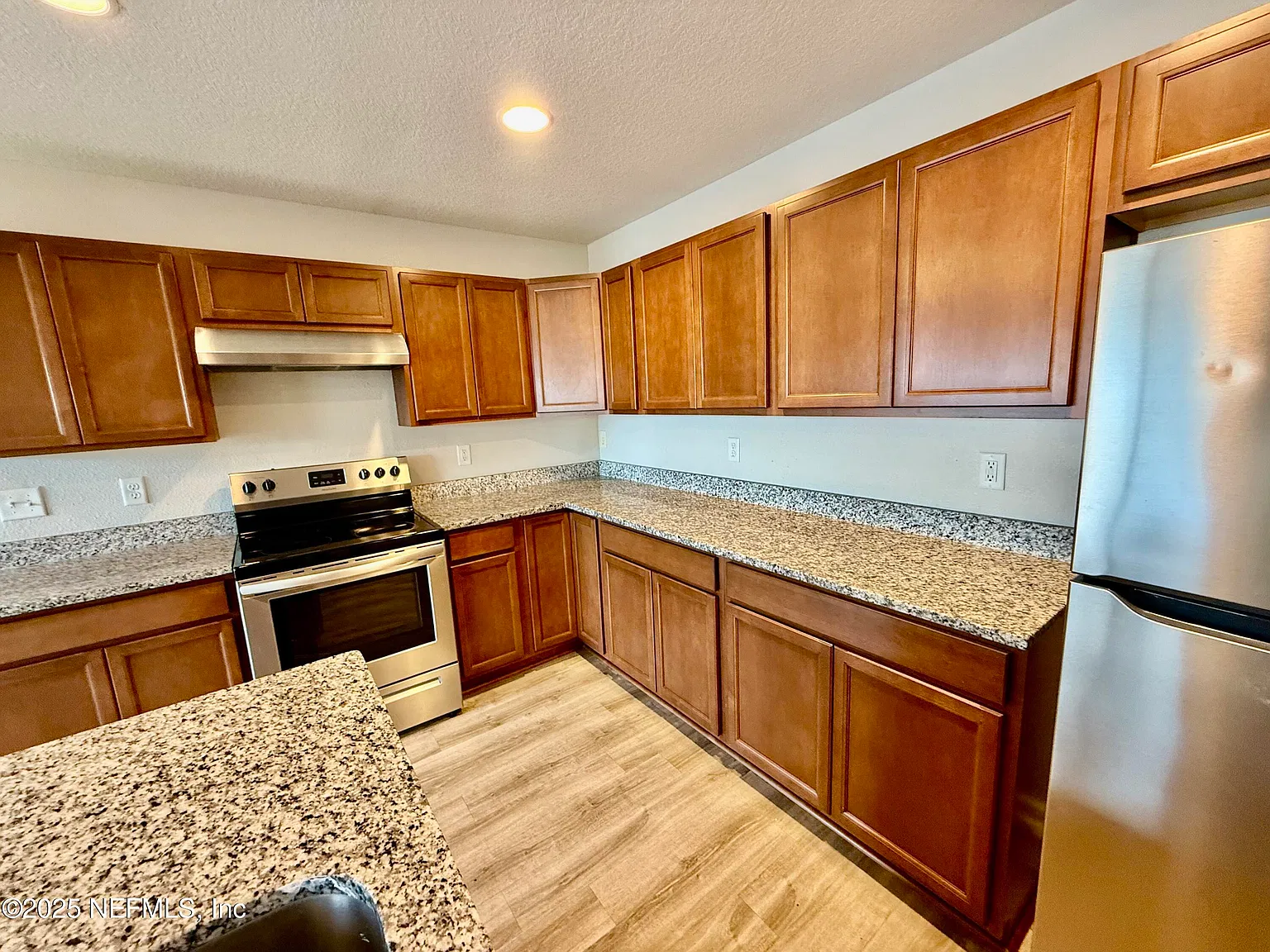 8 bed, 2.0 bath, 4766 sqft, $1,375 — Photo 2