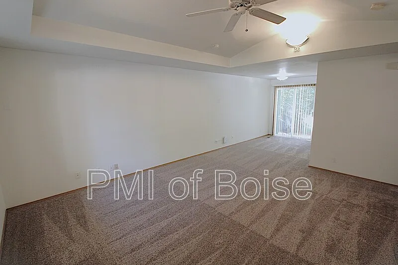 2 bed, 1.0 bath, 860 sqft, $1,475 — Photo 4