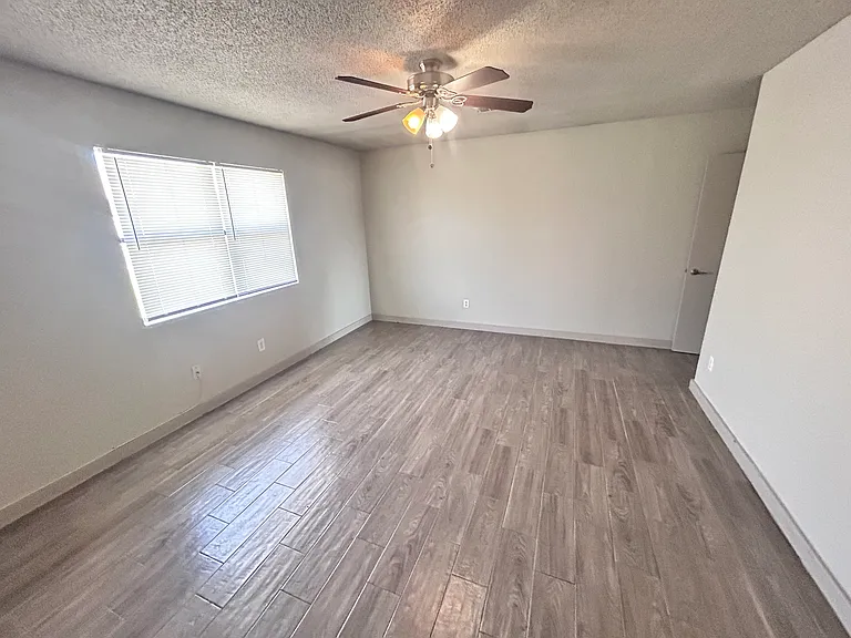 5001 Greenlee Dr — Photo 14