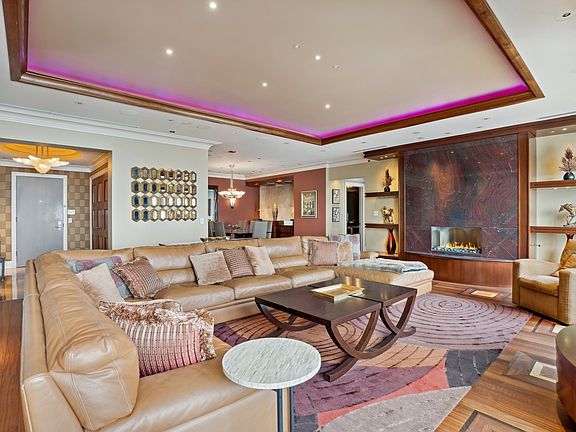 5th image of 800 N Michigan Ave APT 4701