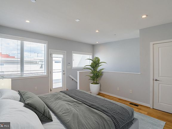 2nd image of 211 Brown St Unit 10
