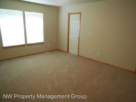 5th image of 7520 50th Pl NE