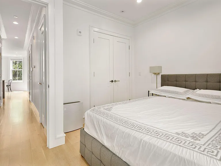 53 Rutland Sq — Photo 14