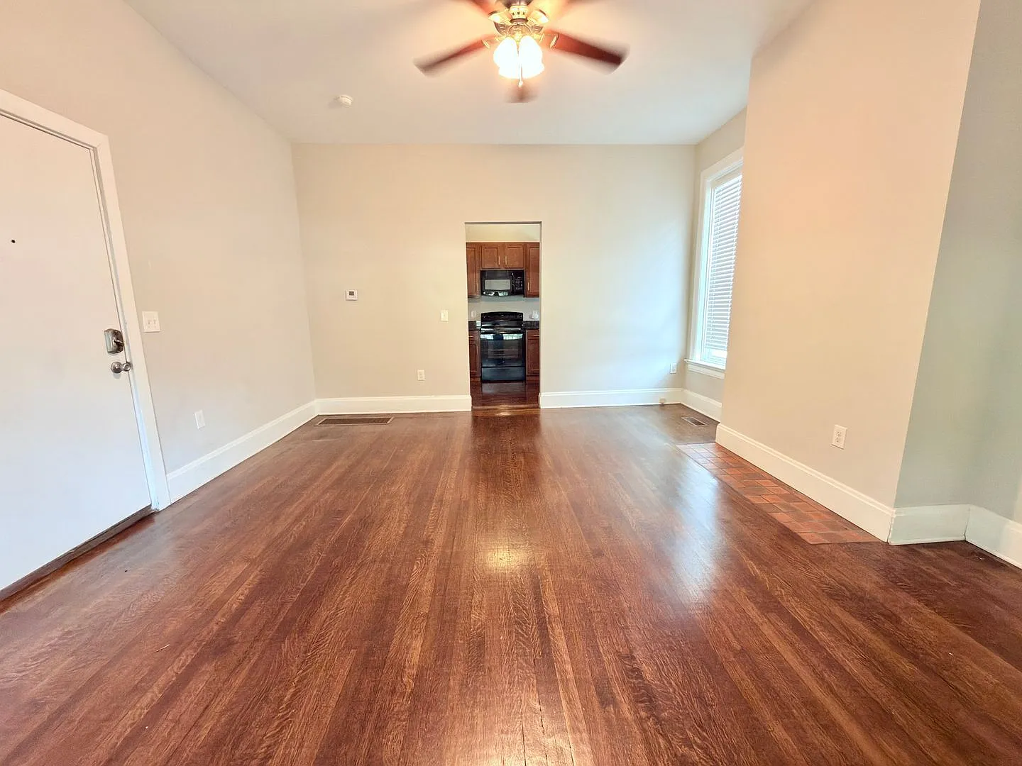 1 bed, 1.0 bath, $950 — Photo 2