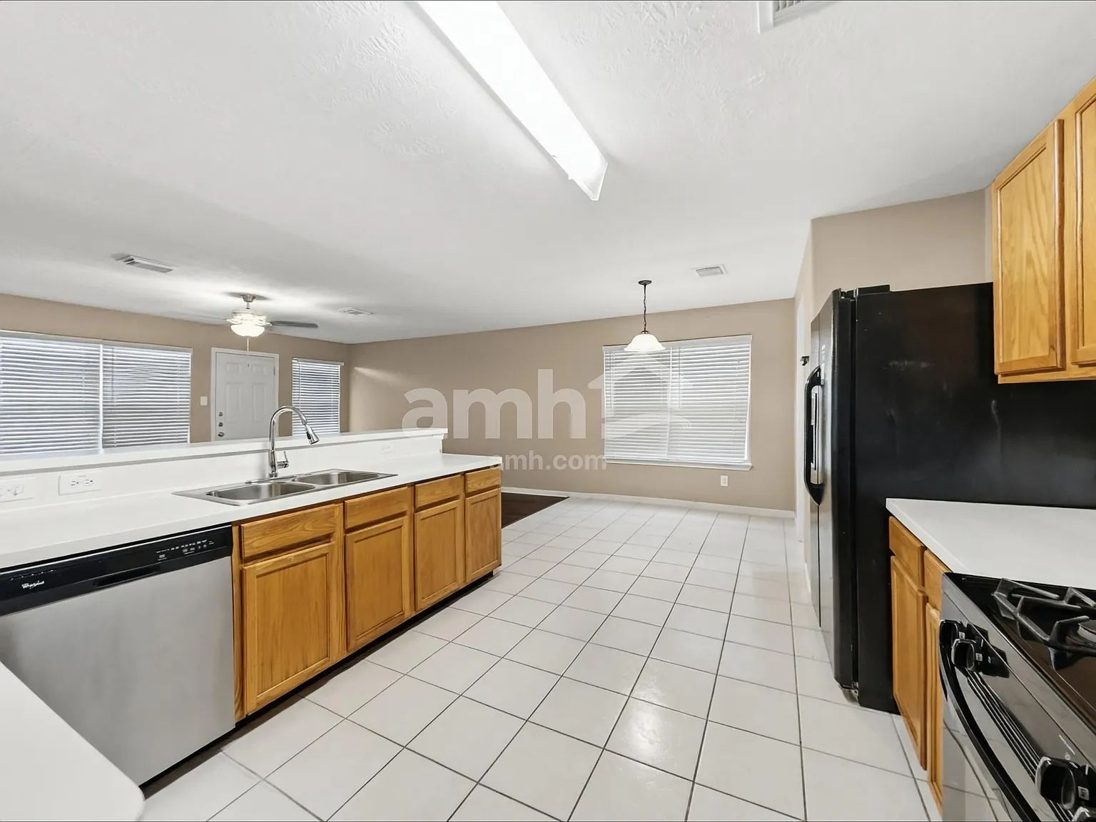 4 bed, 2.5 bath, 2710 sqft, $2,235 — Photo 4