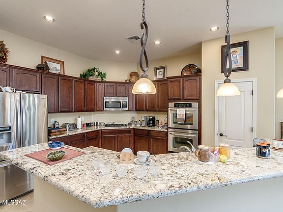 5th image of 209 E Brearley Dr