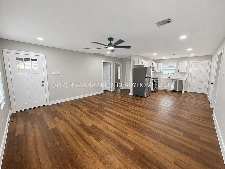 1104 Sunset Dr — Photo 2