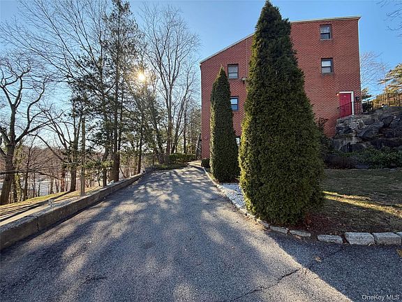 2nd image of 55 Fieldstone Drive #41