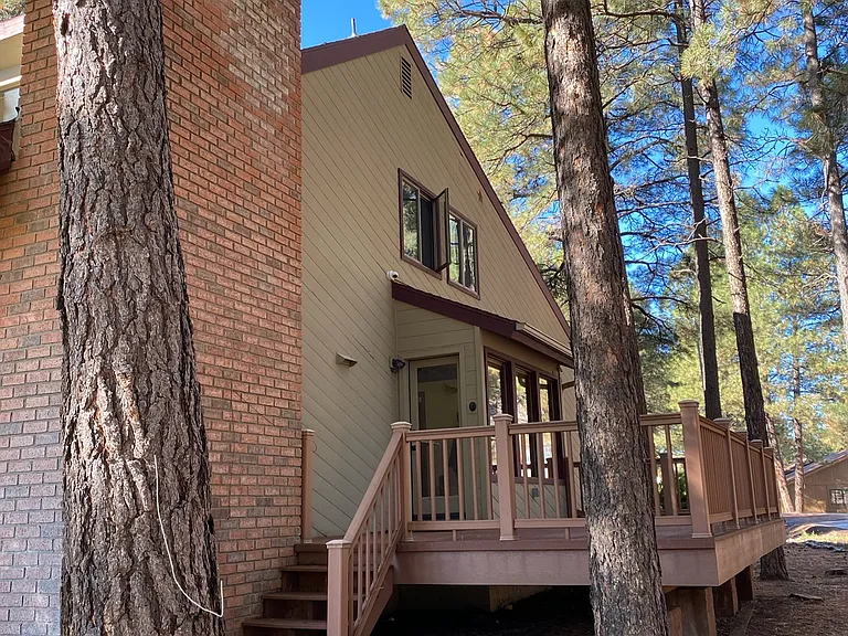 Spruce & Pine Cabin
Large side deck