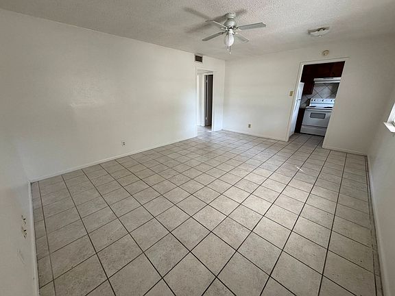 2nd image of 101 E Cardinal Ln APT 1