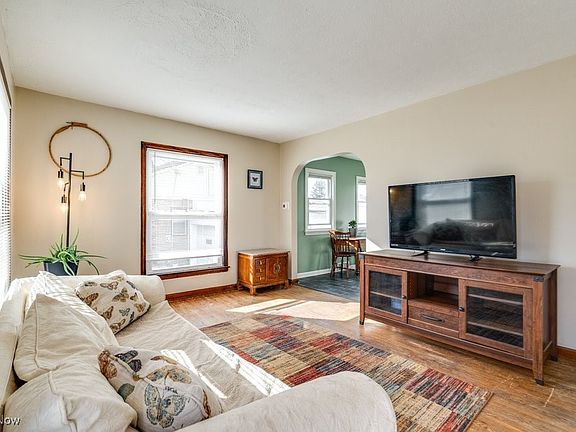 4th image of 1395 Onondago Ave