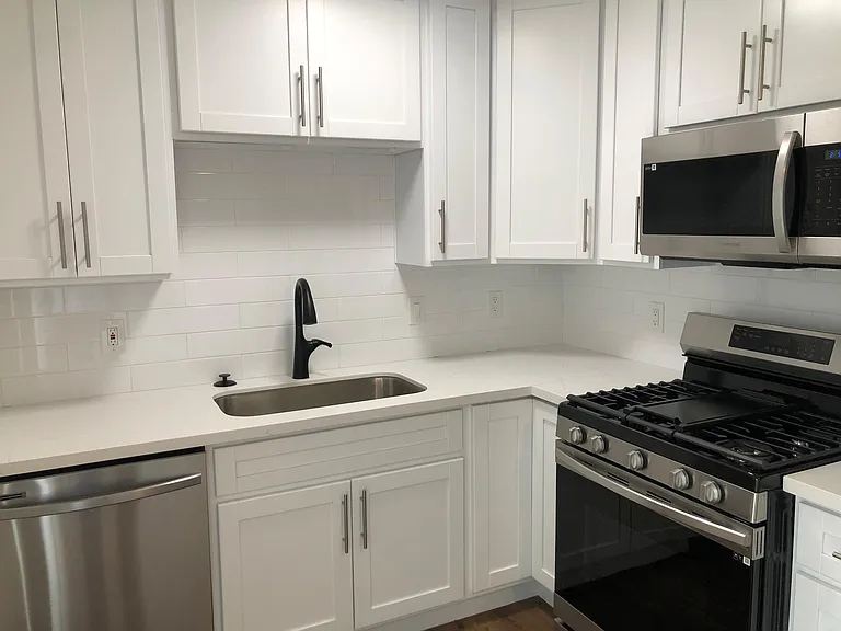 1515 E Oregon Ave #1 — Photo 3