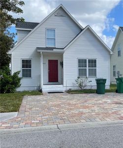 242 Leawood CIR, Naples, FL, 34104