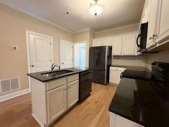 200 Grove St #A-4, Athens, GA 30605