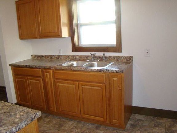 4th image of 310 15th Ave N