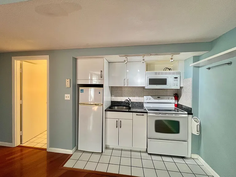 108 Peterborough St #4H — Photo 2