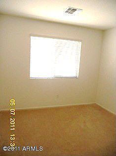 5th image of 1090 E Vernoa St
