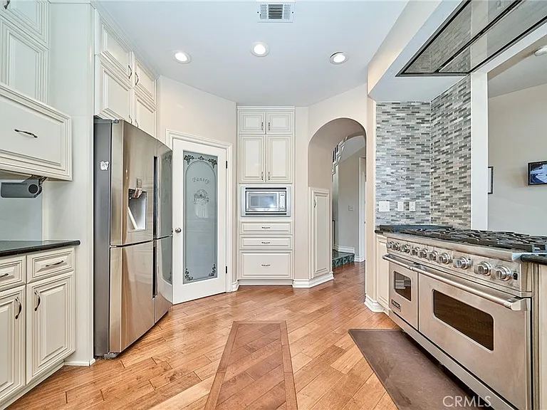 1089 Village Dr — Photo 15