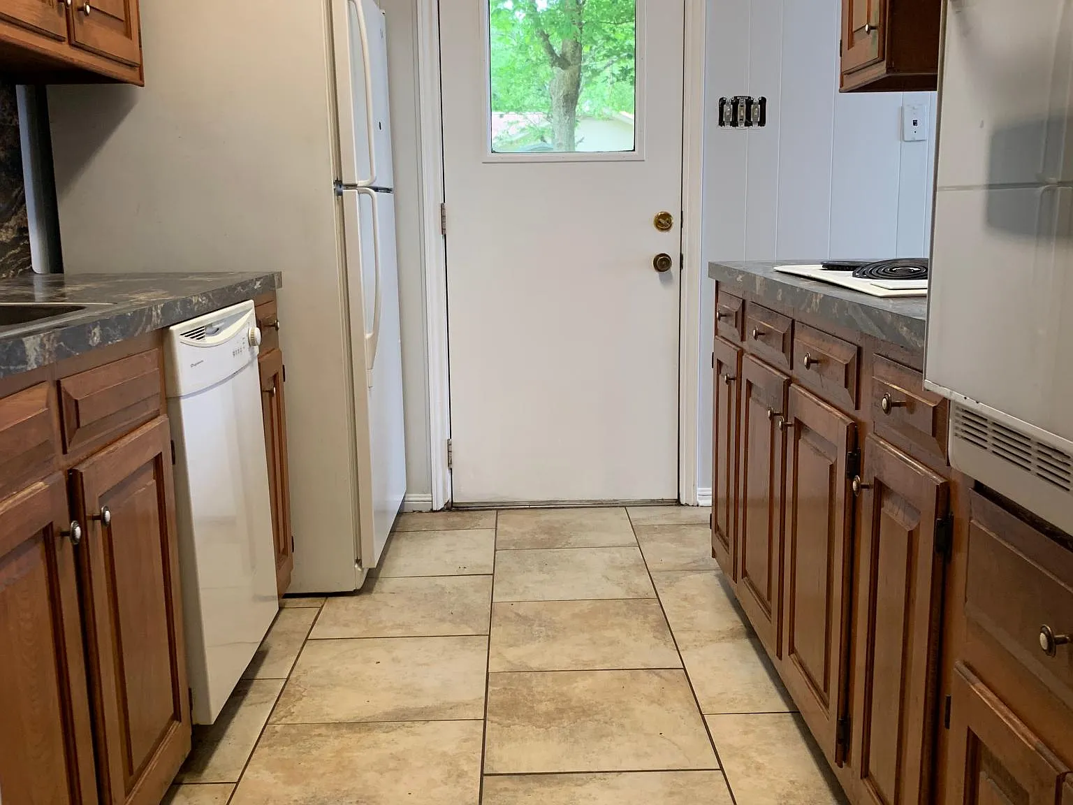 3 bed, 1225 sqft, $1,750 — Photo 3