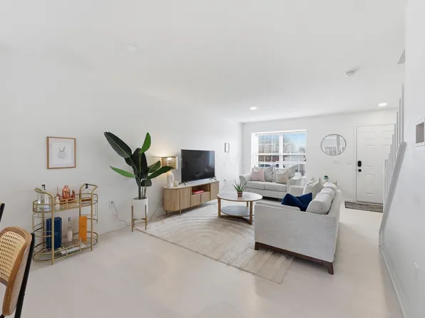 7276 Colonial Affair Dr #11, New Albany, OH 43054