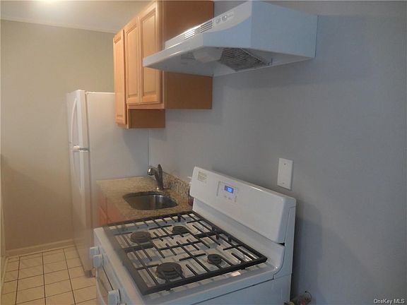 2nd image of 78 Duncan Ave APT 3