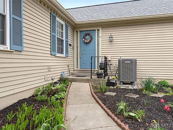 3rd image of 11 Friars Green Ct