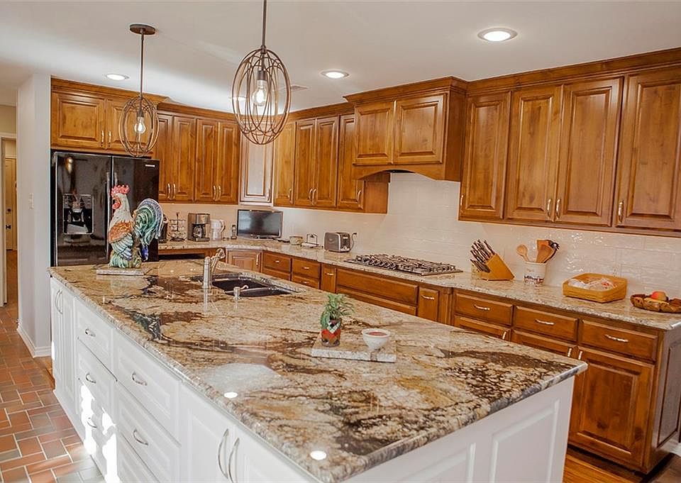1st image of 224 Fairlawn Dr