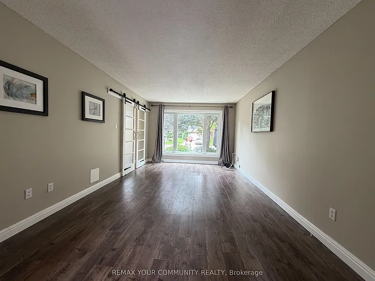 209 Yorkshire Dr — Photo 12