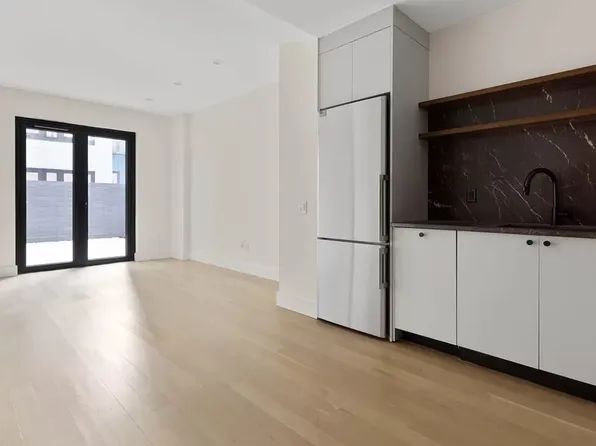 260 Gold Street 227 image 2 of 6