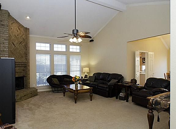 3rd image of 2605 Winterberry Dr