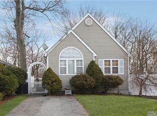 159 Woodycrest Dr, Farmingville, NY