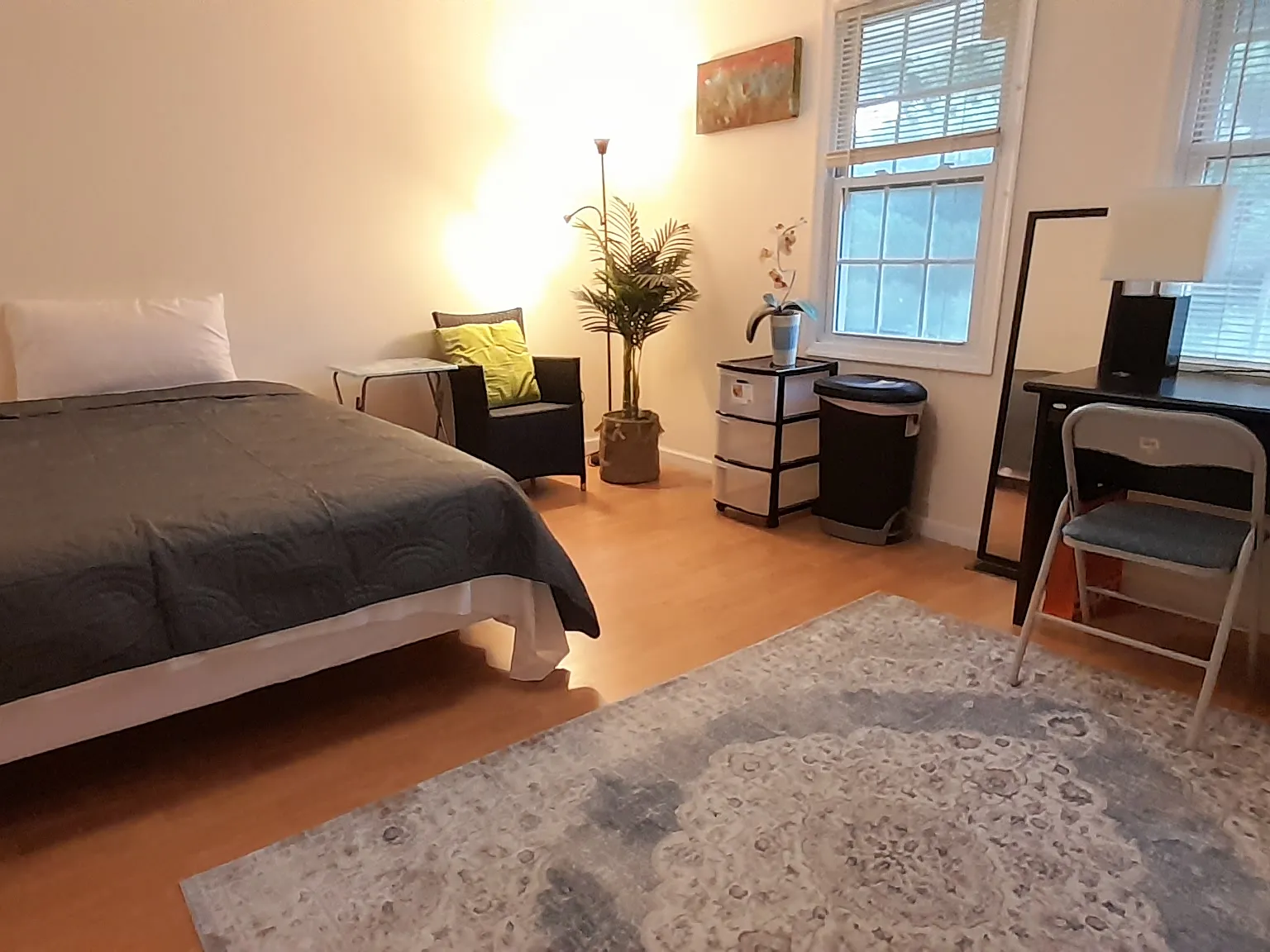 4 bed, 2984 sqft, $910 — Photo 2