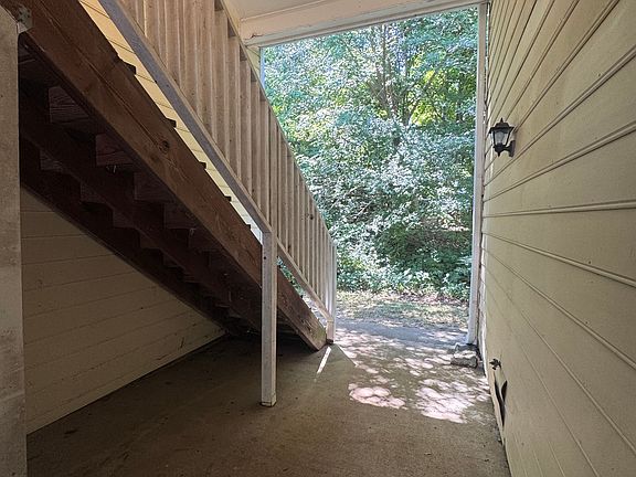 2nd image of 519 Mystic Dr APT C