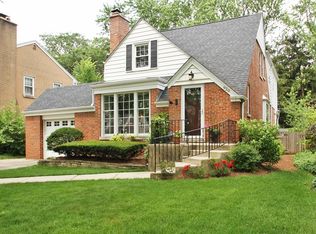 920 Saint James Pl, Park Ridge, IL 60068