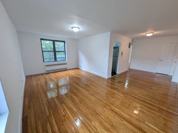 6400 Saunders St APT 5K, Flushing, NY 11374