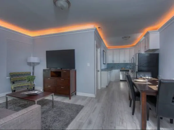 15 N Vail Ave APT 305, Arlington Heights, IL 60005