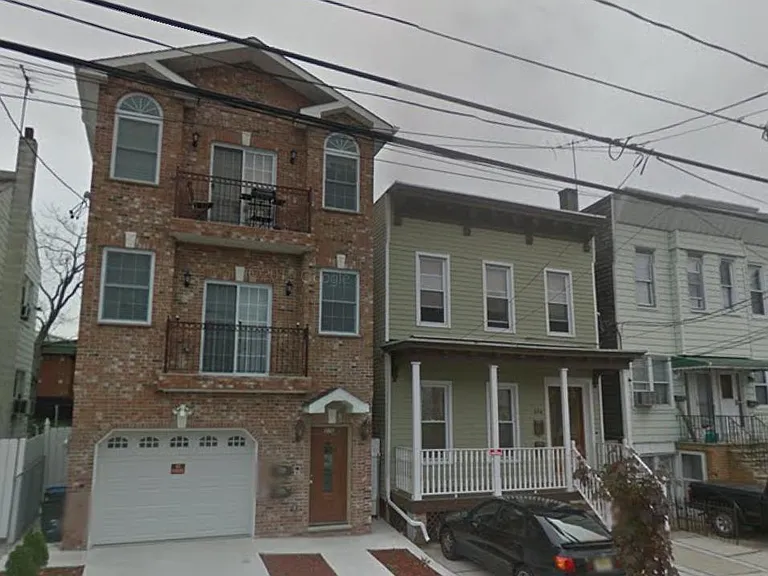 376 New York Ave #2 — Photo 1