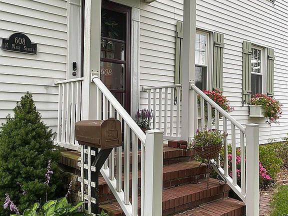 4th image of 608 N West St