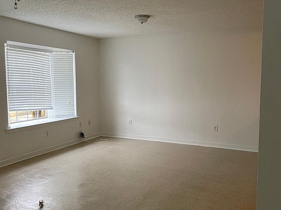 3rd image of 703 Dolhonde St