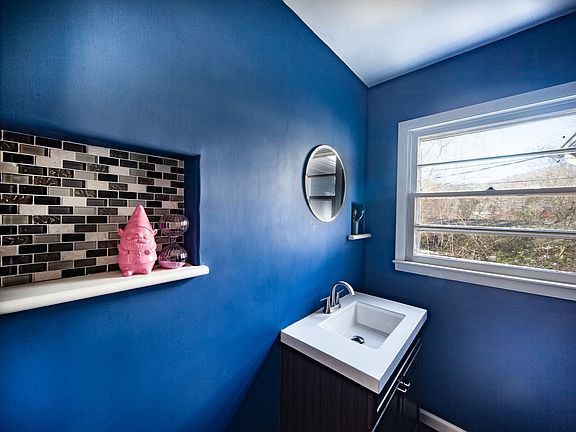 4th image of 6 Allison Ct