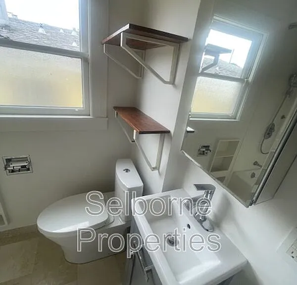 1424 E 20th St — Photo 54