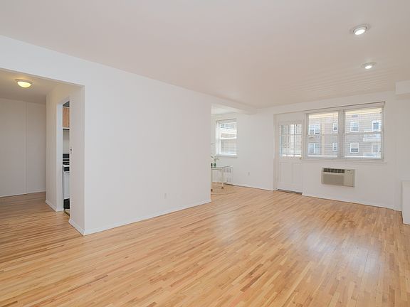 3rd image of 377 N Broadway APT 627