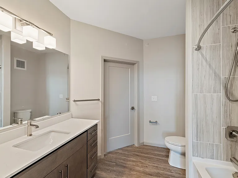 19Nineteen Promenade — Photo 109