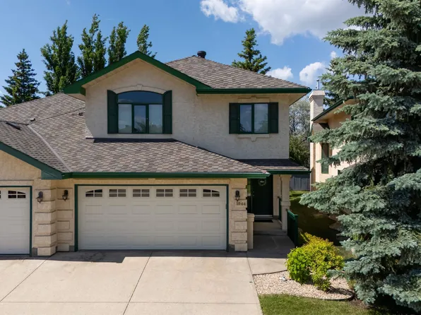 1044 Carter Crest Rd NW, Edmonton, AB T6R 2K2