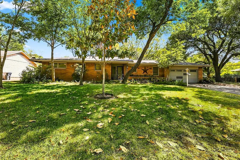 3 bed, 2.0 bath, 1340 sqft, $1,900 — Photo 3