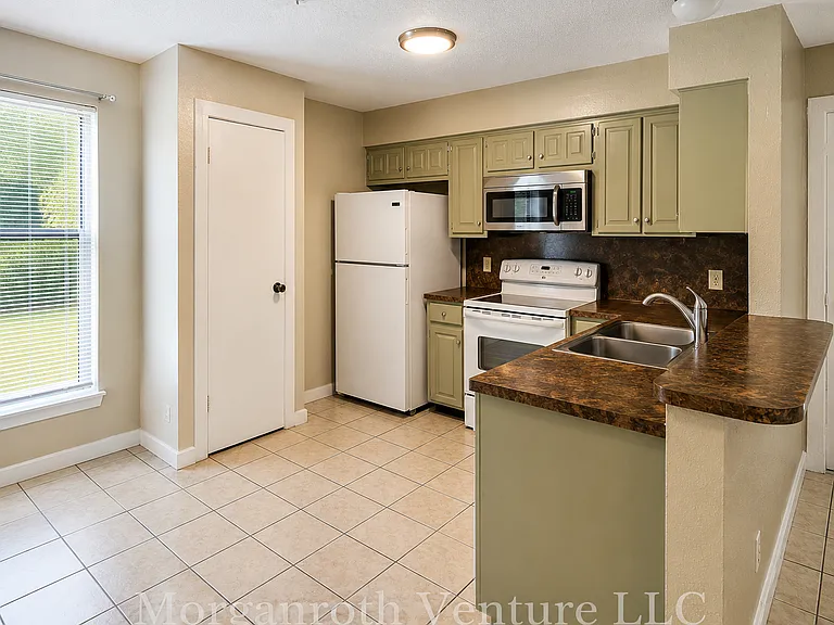 kitchen with breakfast bar